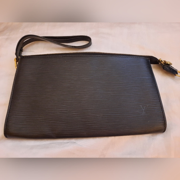 LOUIS VUITTON Epi Leather Pochette Accessoires Black - Picture 12 of 16